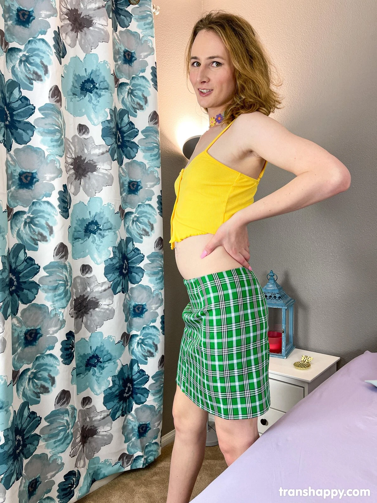 Trans Penny Peacock tươi vui khoe thân hình quyến rũ trong set đồ hở